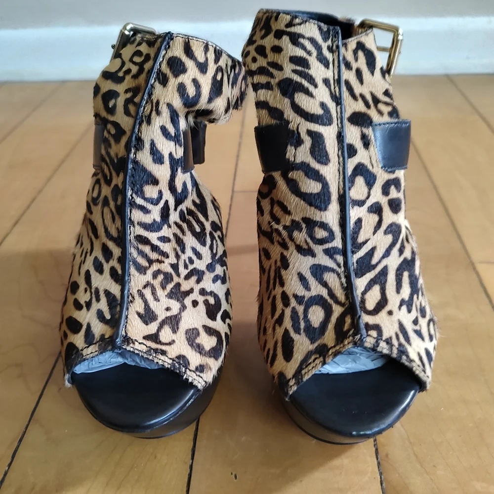 Guess Women's Cow Fur Leather Leopard Print Peep Toe Platform Heels